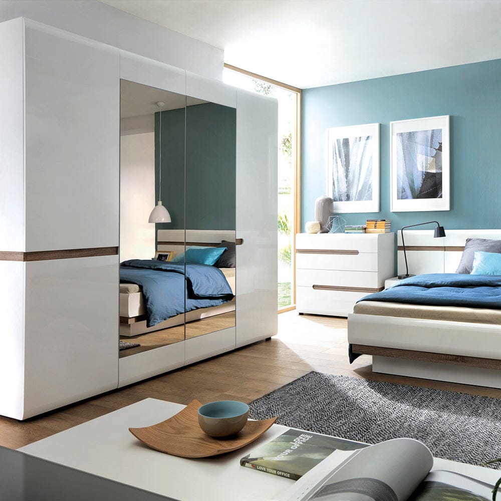 Furniture To Go Chelsea Bedroom 4 Drawer Chest in White with a Truffle Oak Trim