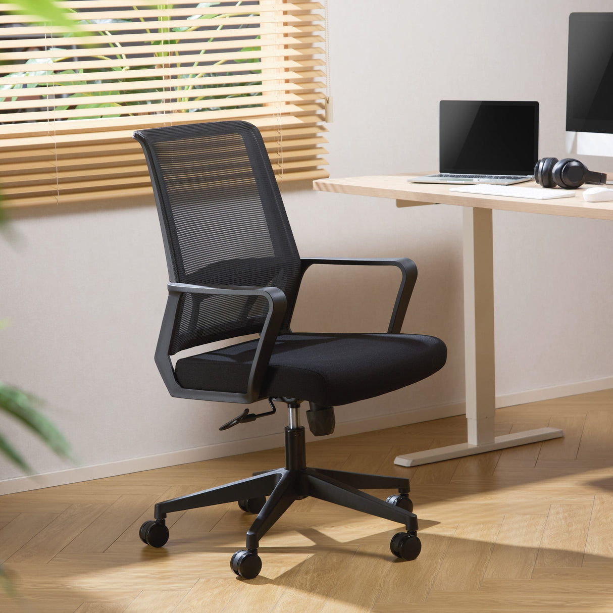 TTAP Cambridge Black Mesh Office Chair