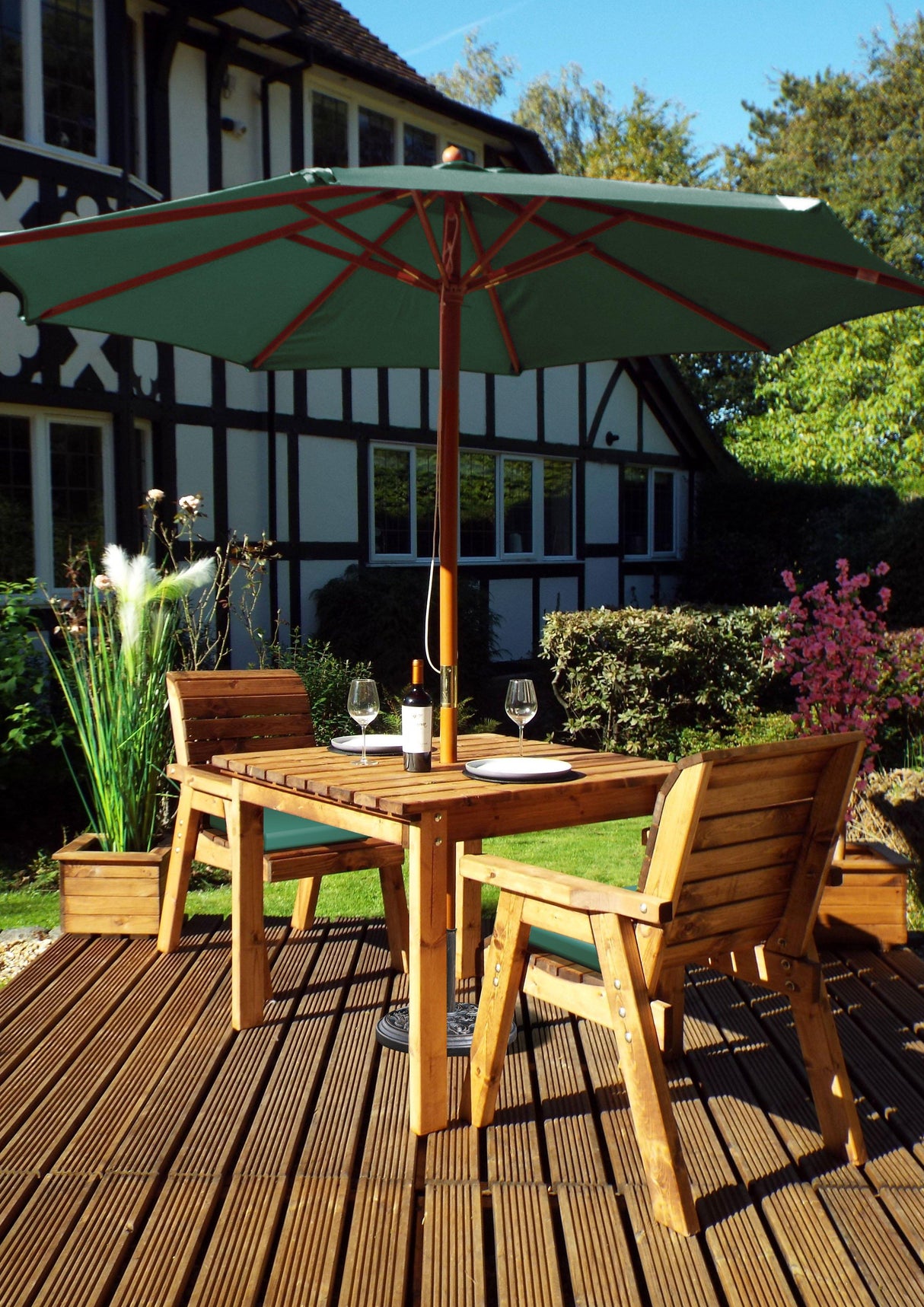 Charles Taylor Two Seater Diner Set with Cushions (HB117)