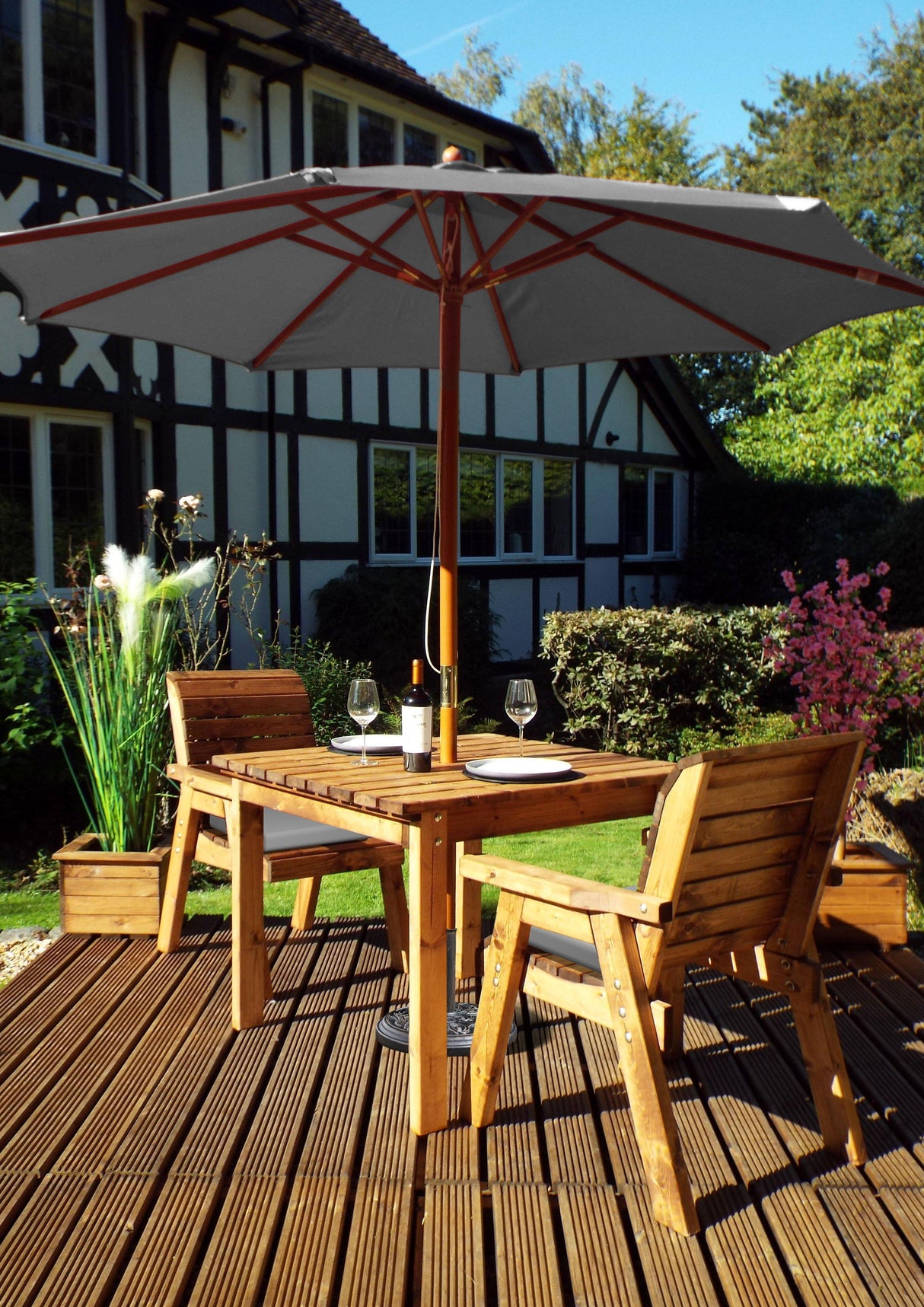 Charles Taylor Two Seater Diner Set with Cushions (HB117)