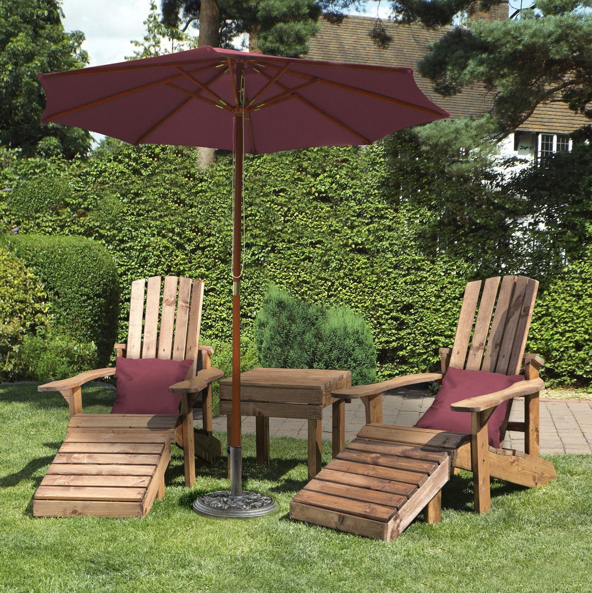 Charles Taylor Aidendack Patio Set with Cushions and Parasol (HB41)