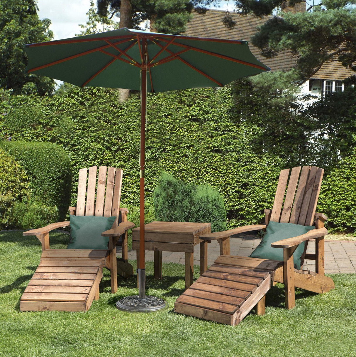Charles Taylor Aidendack Patio Set with Cushions and Parasol (HB41)