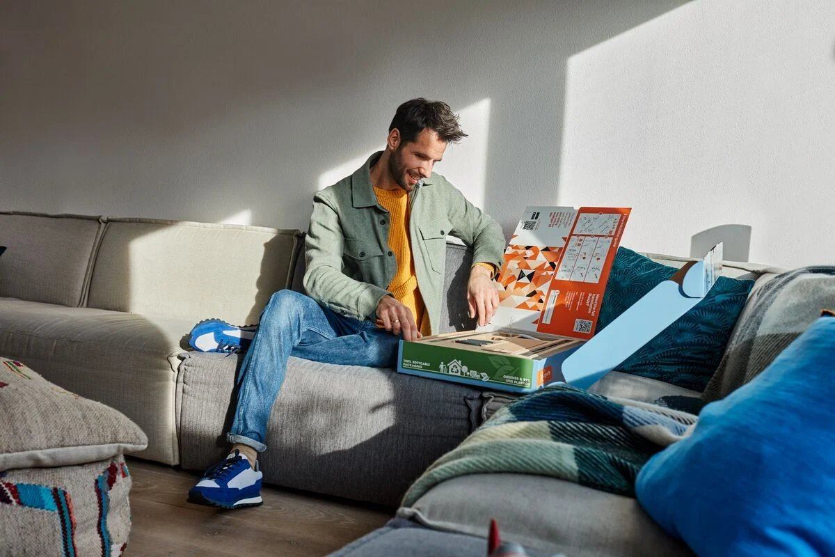 Vogels TVM 3445 TV (32-65") Double Arm Black Wall Bracket