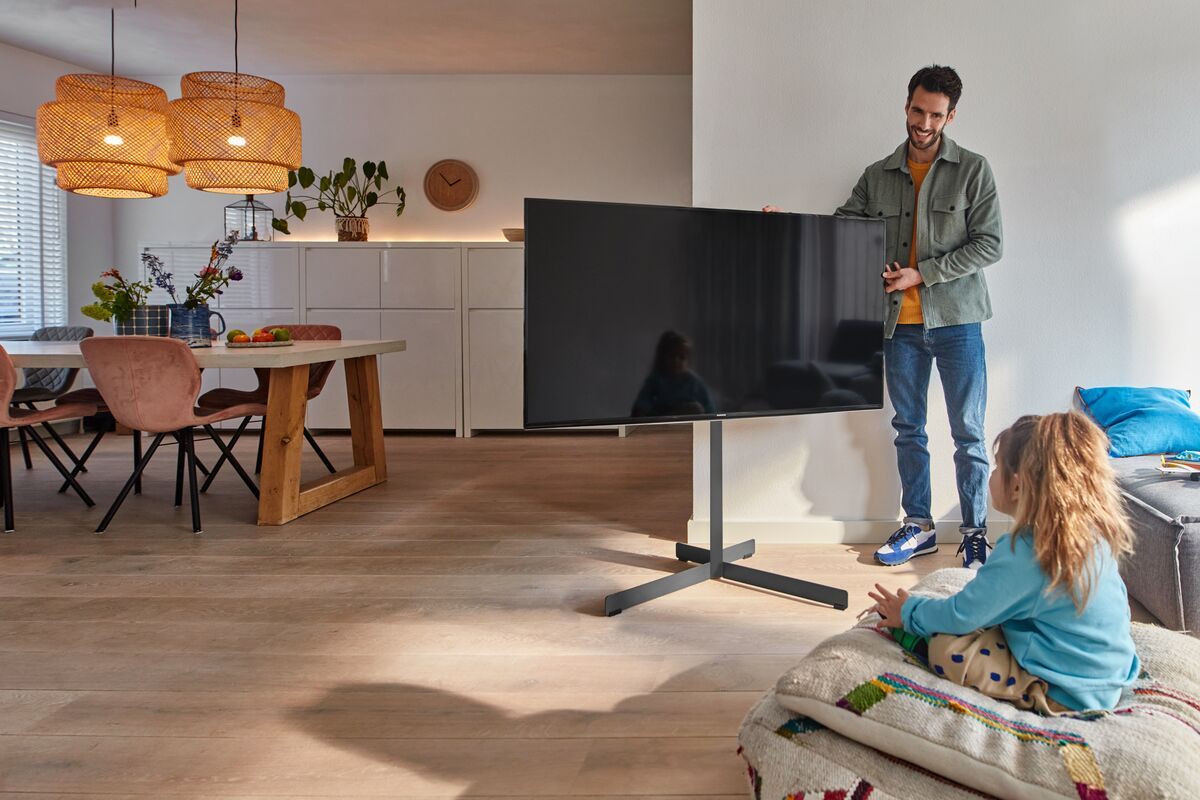 Vogels TVS 3690 TV Floor Stand in Black for Screens up to 77 inches