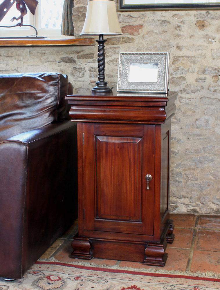 Baumhaus La Roque Mahogany Lamp Table / Pot Cupboard (IMR10B)