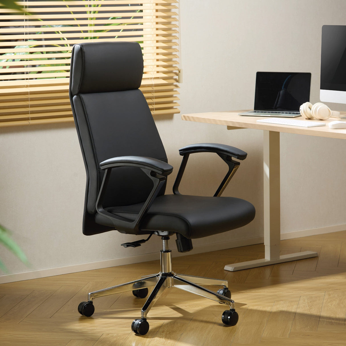 TTAP London Black Leather Faced Office Chair