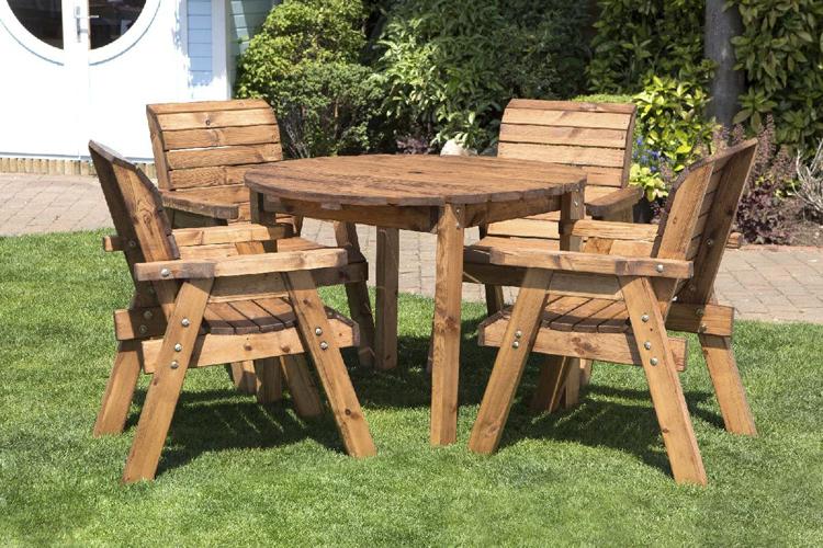 Charles Taylor Four Seater Circular Table Set with Cushions and Parasol (HB09)