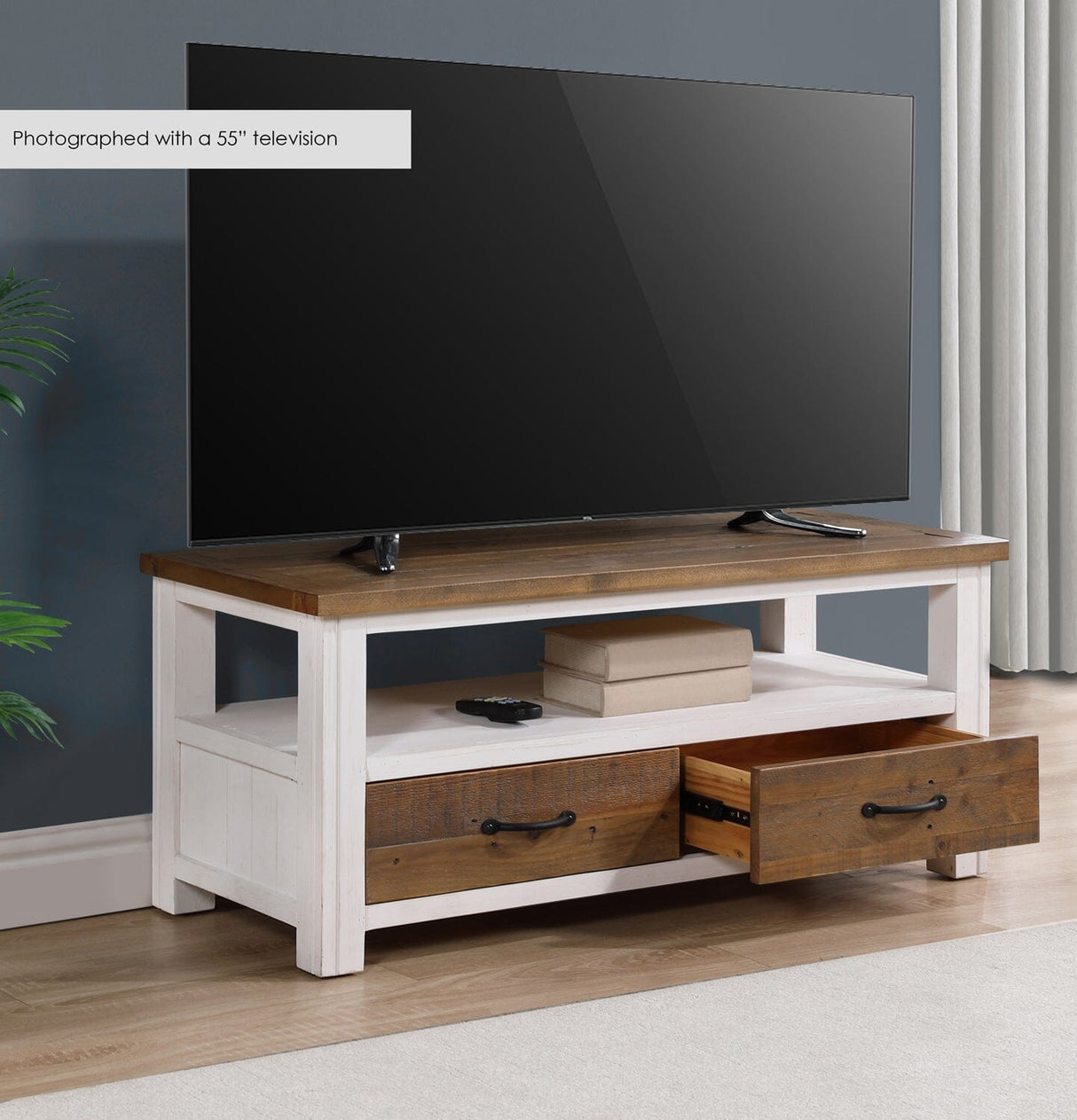 Baumhaus Splash of White - Widescreen Television cabinet (VTTW09A)